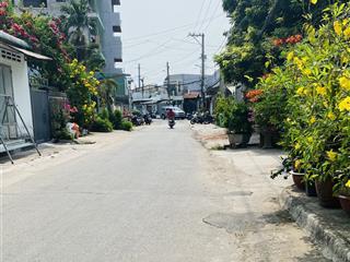 Nhà gần xa lộ hà nội  đường trãi nhựa 8m  ngang 4.5m sổ vuông đẹp  6.2 tỷ.