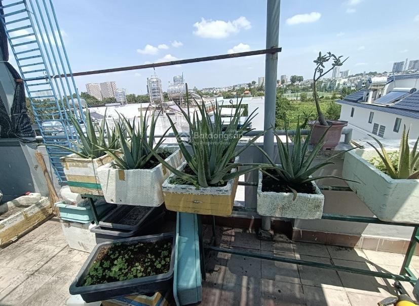 Nhà 4 tầng khu phân lô linh đông cách phạm văn đồng 1km 74m28.4 tỷ(tl).