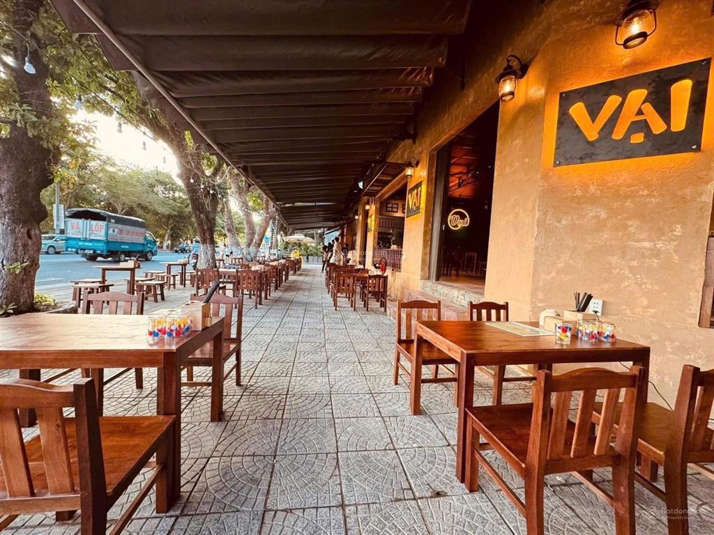 Lô góc 250m. 3 mặt tiền. đường chương dương. ngang 22m. trực diện sông hàn. ngắm pháo hoa.