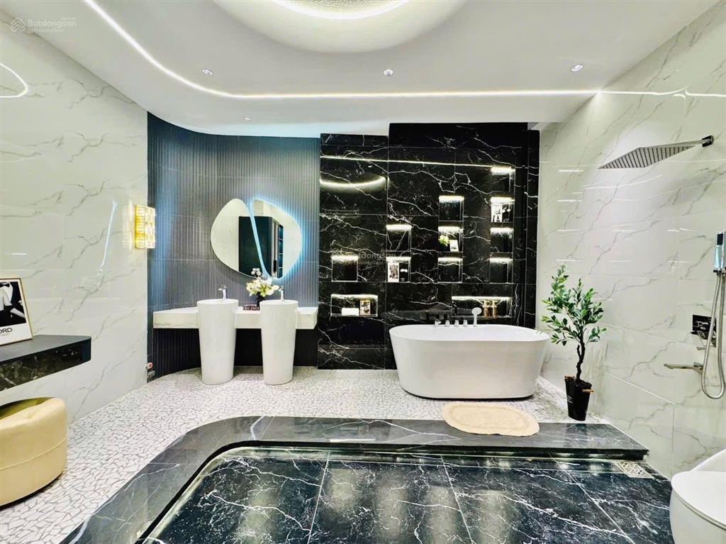 Nhà đẹp lê quang định,p1,gò vấp  70m2 x 3 tầng  giá 5tỷ780, 3pn, 4wc, 1 trệt 2 lầu, hẻm oto