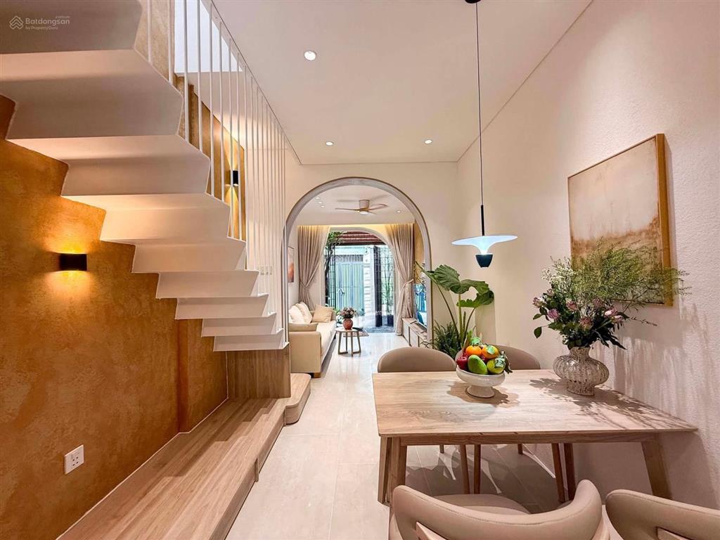 Nhà đẹp thích quảng đức, p5, phú nhuận. dt 60m2,giá 4tỷ1, hẻm lớn, full nội thất