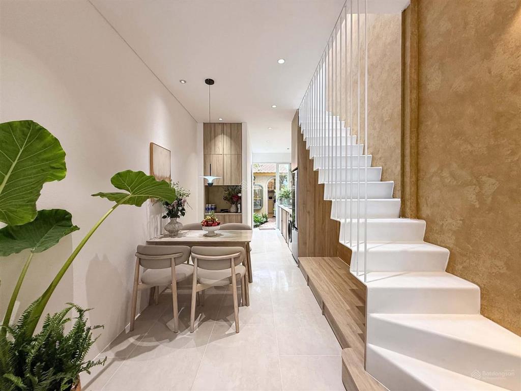 Nhà đẹp thích quảng đức, p5, phú nhuận. dt 60m2,giá 4tỷ1, hẻm lớn, full nội thất