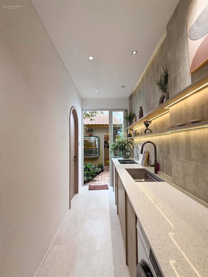 Nhà đẹp thích quảng đức, p5, phú nhuận. dt 60m2,giá 4tỷ1, hẻm lớn, full nội thất