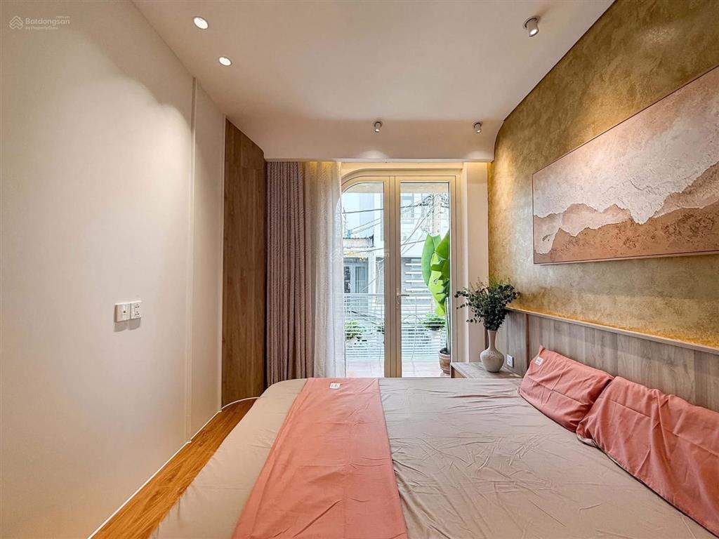 Nhà đẹp thích quảng đức, p5, phú nhuận. dt 60m2,giá 4tỷ1, hẻm lớn, full nội thất