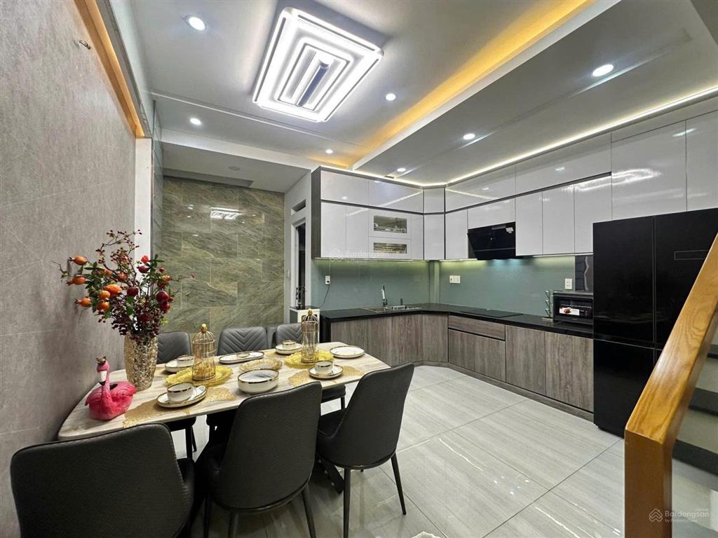 Nhà đẹp tại nguyễn xí, q.bình thạnh, giá 4tỷ9, dt 67m2, 3pn, 3wc, 1t1l