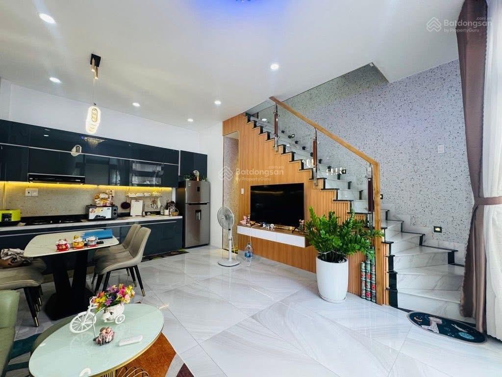 Gấp nhà đặng thùy trâm, p13, bình thạnh. 62m2, 2 tỷ 8 hẻm oto