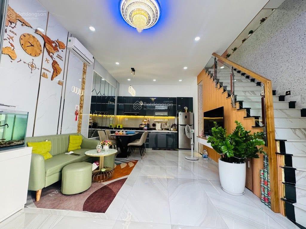 Gấp nhà đặng thùy trâm, p13, bình thạnh. 62m2, 2 tỷ 8 hẻm oto