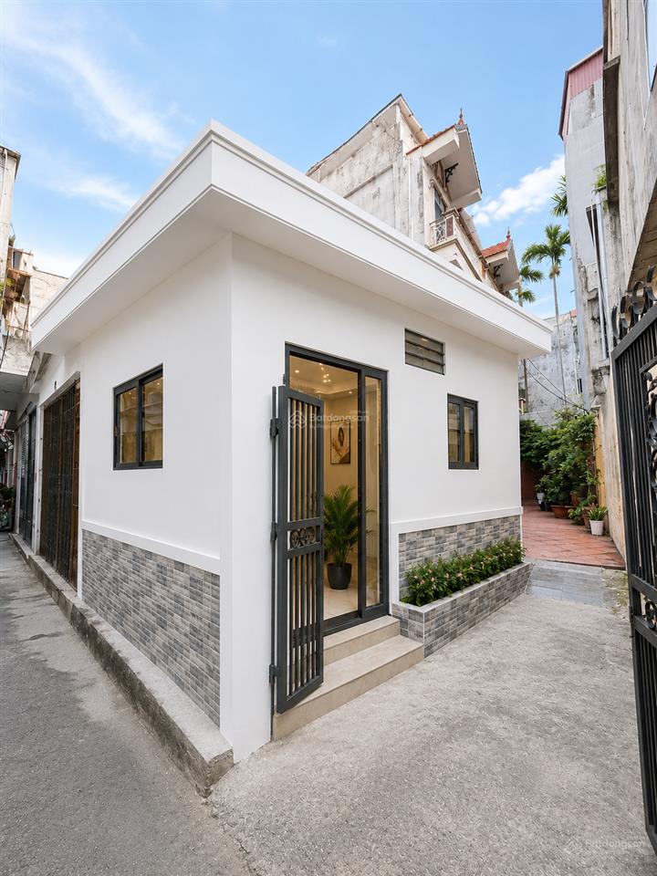 Bán nhà cấp 4 xuân la, 48 m2 mt 6 m, lô góc, ngõ thông, ô tô nhỏ chỉ 8.x tỷ, 0948 031 ***