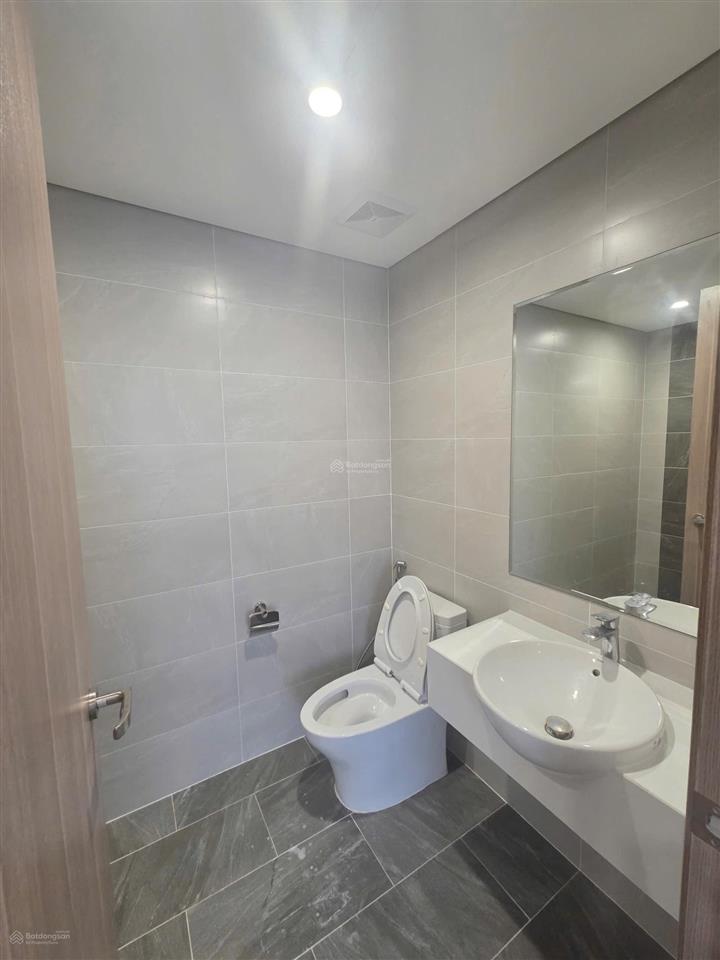 Chỉ 2 tỷ sở hữu ngay căn ccmn thang máy 55 m2 2 ngủ 2 wc có ban công ngõ 42 xuân đỉnh 0948 031 ***