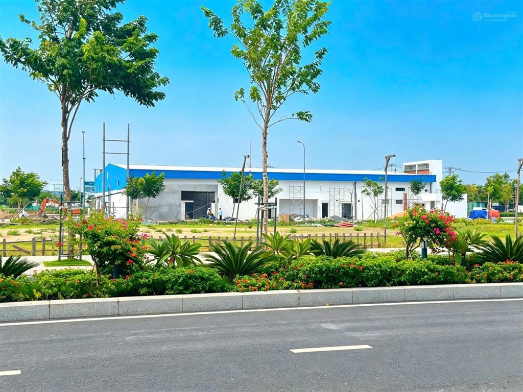 Đất nền lộ giới 16m giá 20,7 triệu/m2 tại long an