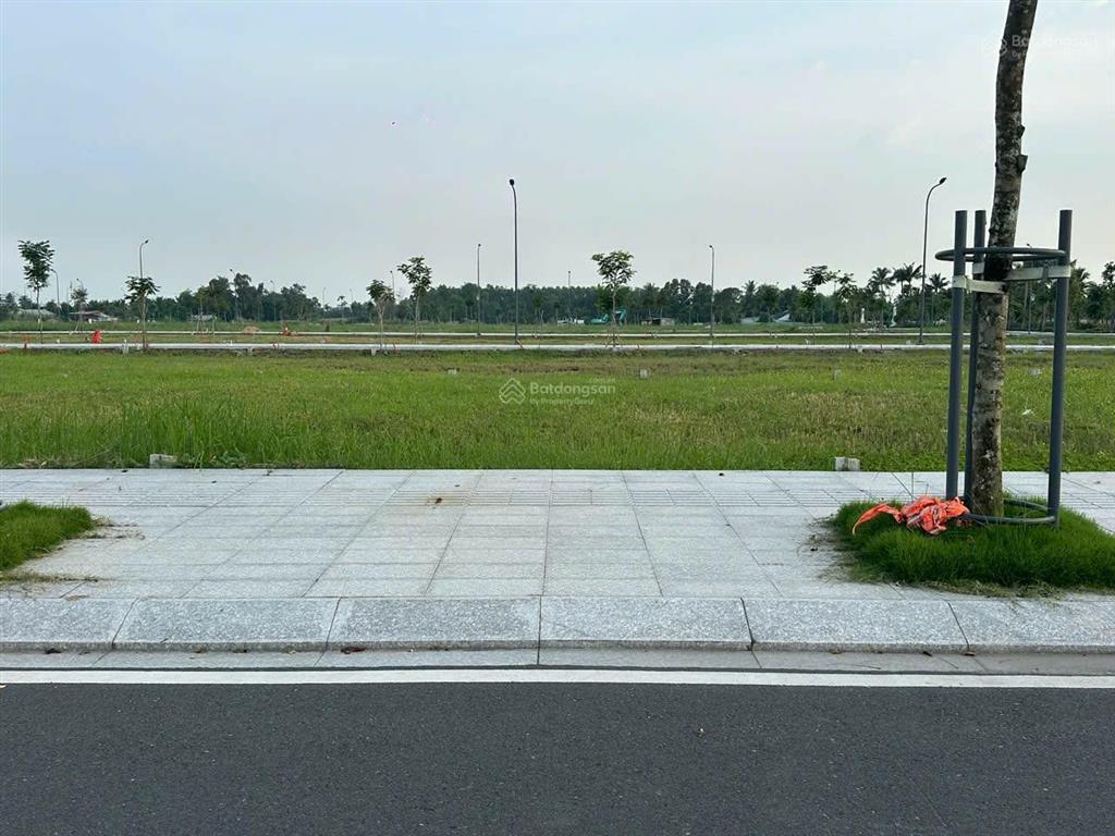 Cần tiền bán gấp lô đất tại xã thủ thừa giá chỉ 923triệu / sổ hồng riêng / full thổ cư