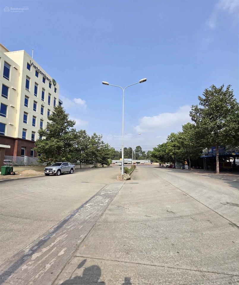 Nhà 3 tầng kdc vincom 100m2 nhà 3 tầng đường lớn 32m2 giá rẻ chỉ 7.6 tỷ shr hỗ trợ bank