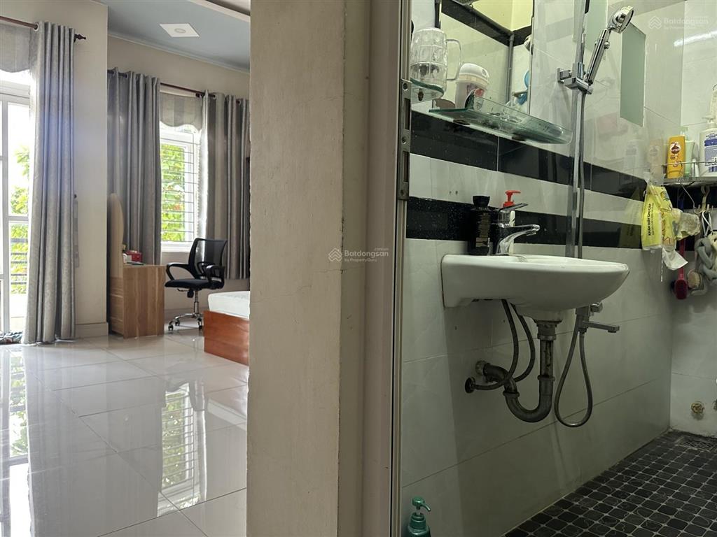 Nhà 3 tầng kdc vincom 100m2 nhà 3 tầng đường lớn 32m2 giá rẻ chỉ 7.6 tỷ shr hỗ trợ bank