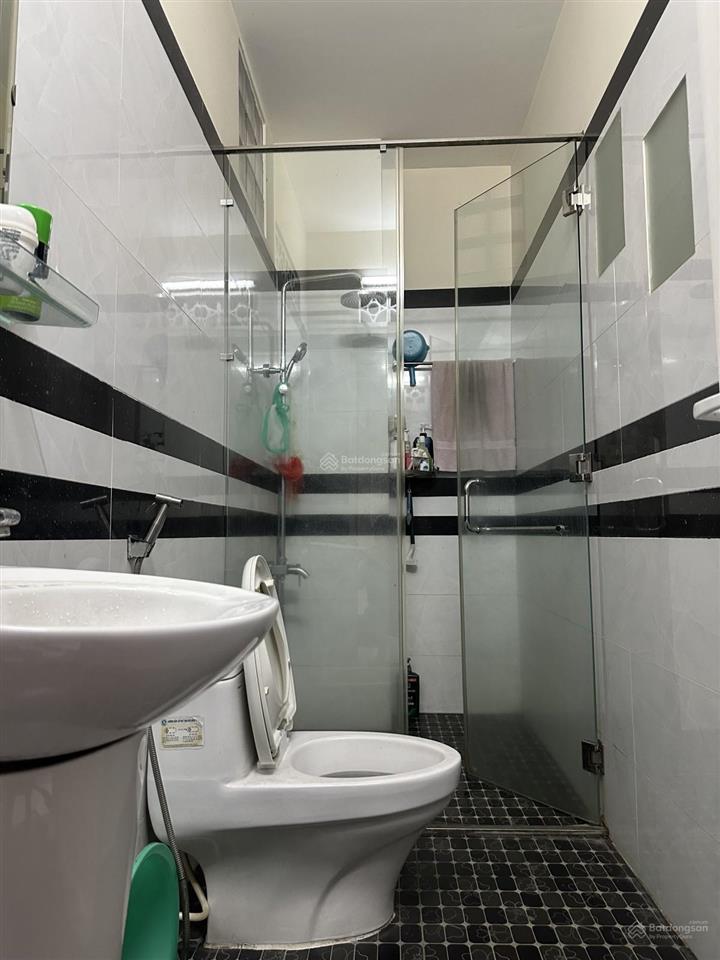 Nhà 3 tầng kdc vincom 100m2 nhà 3 tầng đường lớn 32m2 giá rẻ chỉ 7.6 tỷ shr hỗ trợ bank
