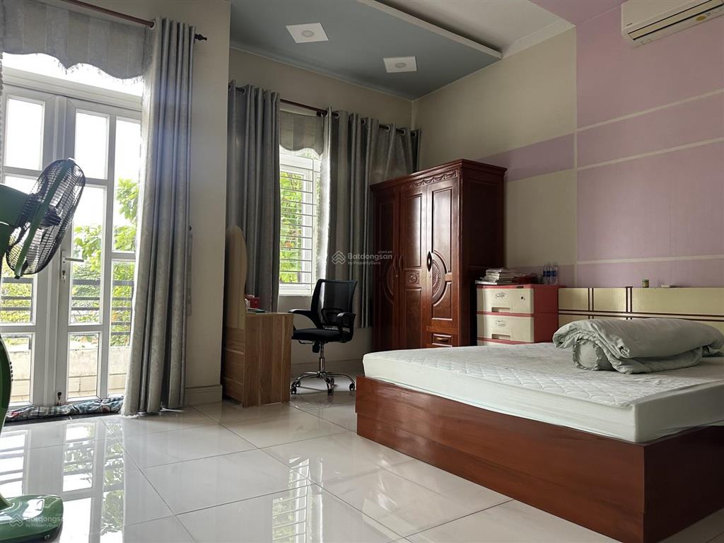 Nhà 3 tầng kdc vincom 100m2 nhà 3 tầng đường lớn 32m2 giá rẻ chỉ 7.6 tỷ shr hỗ trợ bank