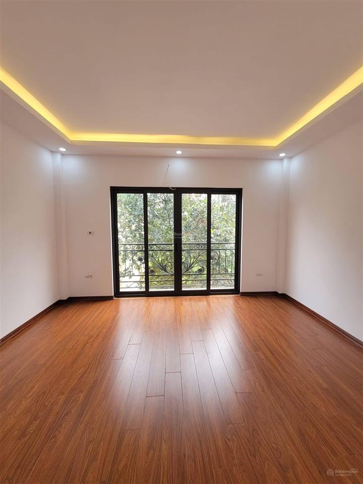 4,5 tỷ sở hữu nhà 4 tầng chân cầu tự khoát 40m2 hiếm có khó tìm