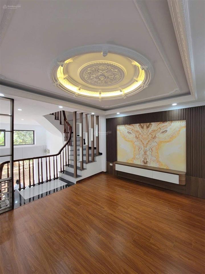 4,5 tỷ sở hữu nhà 4 tầng chân cầu tự khoát 40m2 hiếm có khó tìm