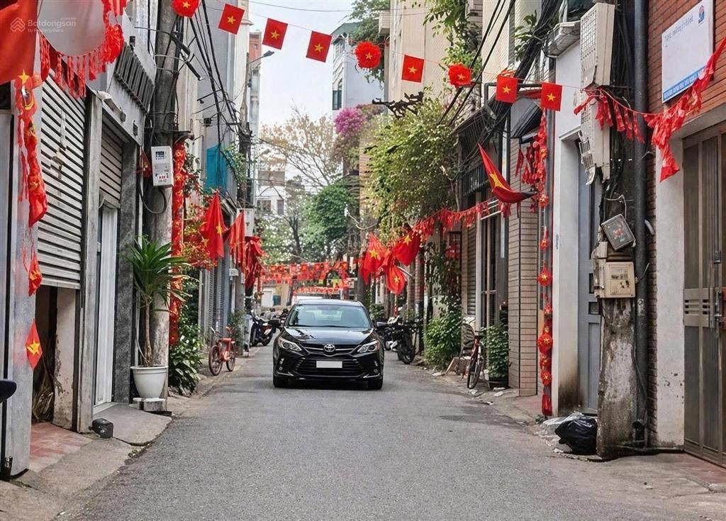 Cần bán nhà tứ hiệp thanh trì gđ chuyển về tây hồ. nhà 5 tầng 6,4 tỷ