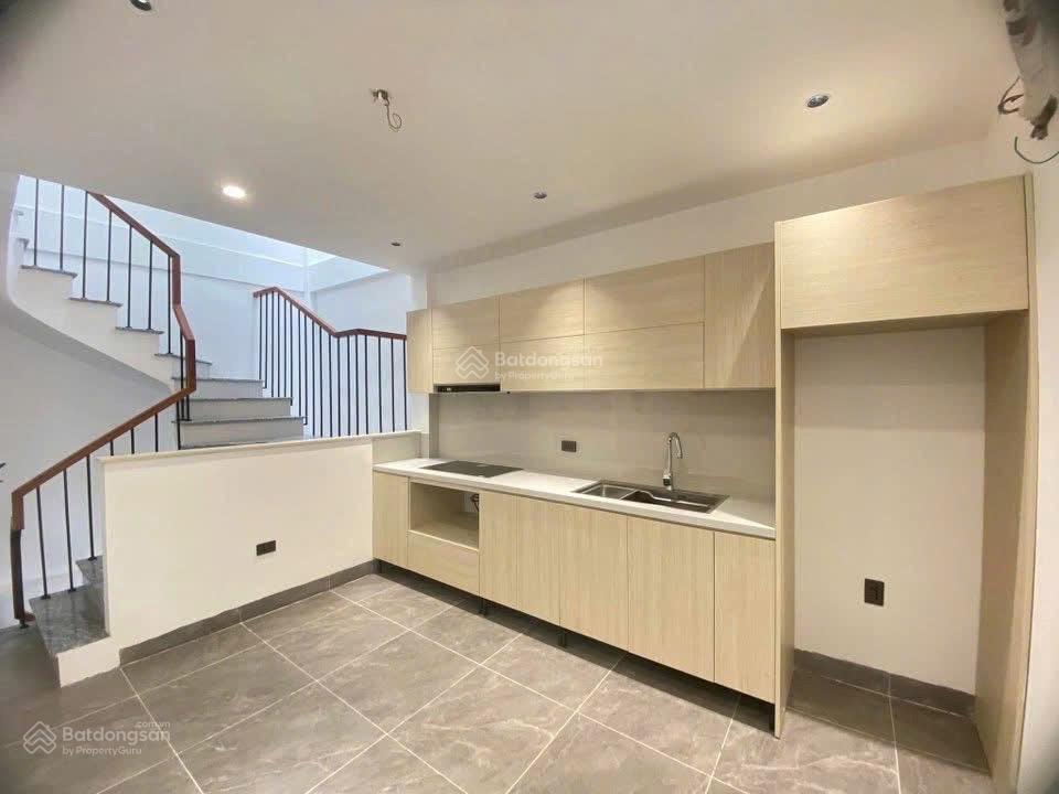 Cần bán gấp cho anh trai chuyển công việc. nhà tại ngọc hồi 10mét ra ql1a 5,2tỉ ạ