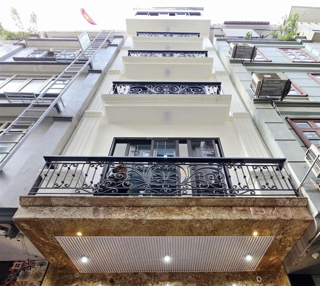 Hiếm! nhà tứ hiệp lô góc hai thoáng, 4 phòng ngủ, trung tâm thanh trì