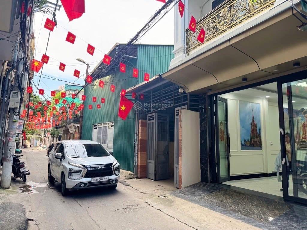 Bán nhà đối diện tái định cư quỳnh đô. ô tô ngủ trong nhà. 76,8m2 lô góc dân tự xây. chắc chắn