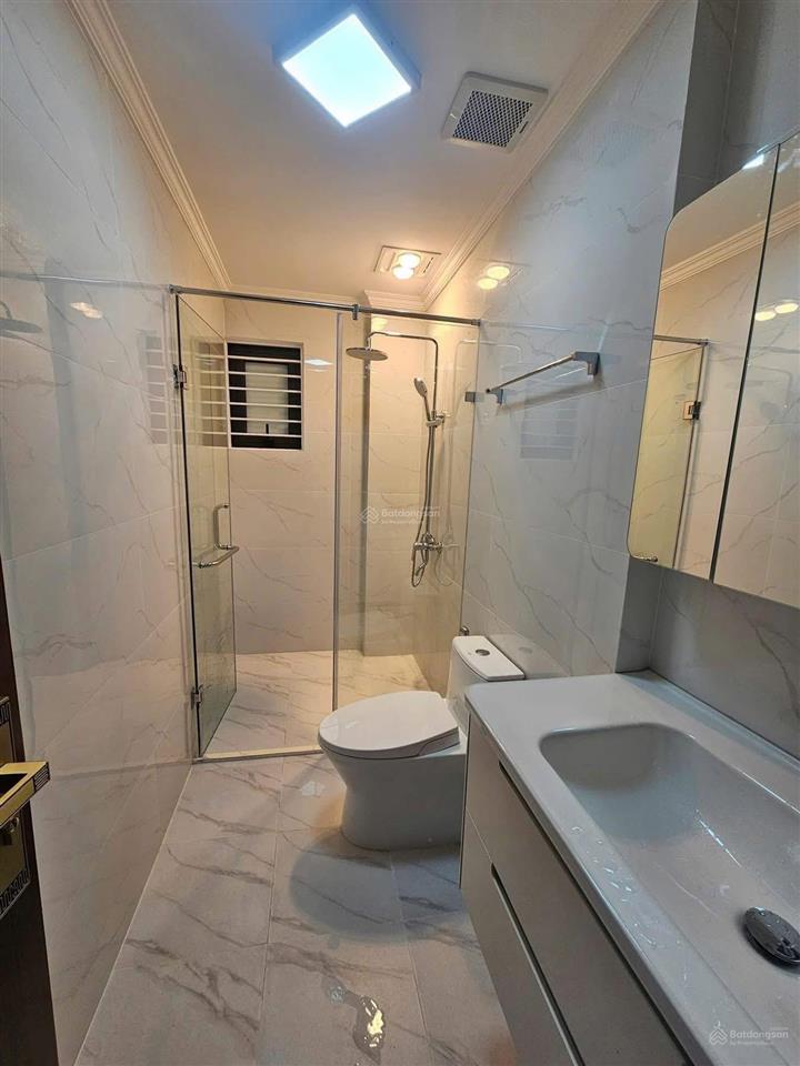 Bán nhà đối diện tái định cư quỳnh đô. ô tô ngủ trong nhà. 76,8m2 lô góc dân tự xây. chắc chắn