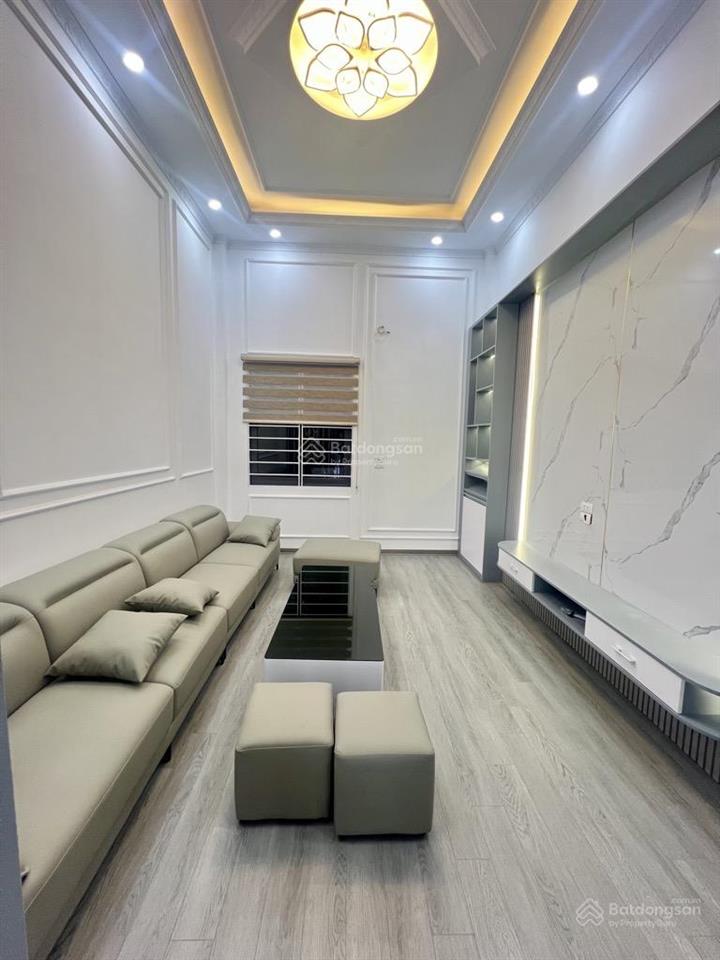 Chính chủ gửi bán. nhà 50m2 có gác lửng đẹp như hình. nhà full nội thất