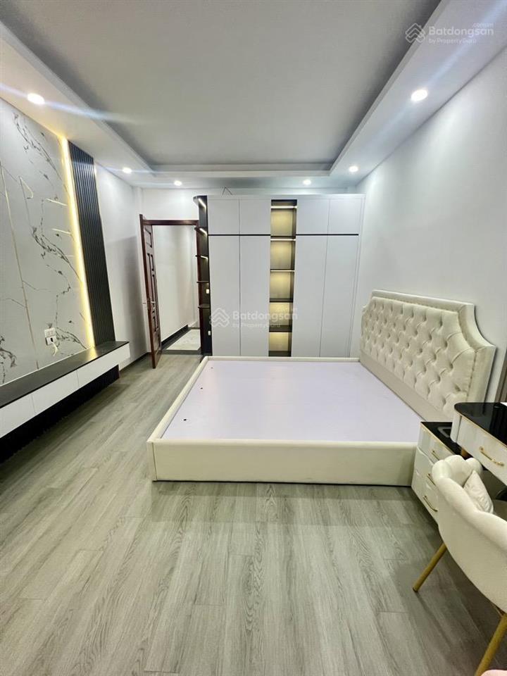 Chính chủ gửi bán. nhà 50m2 có gác lửng đẹp như hình. nhà full nội thất