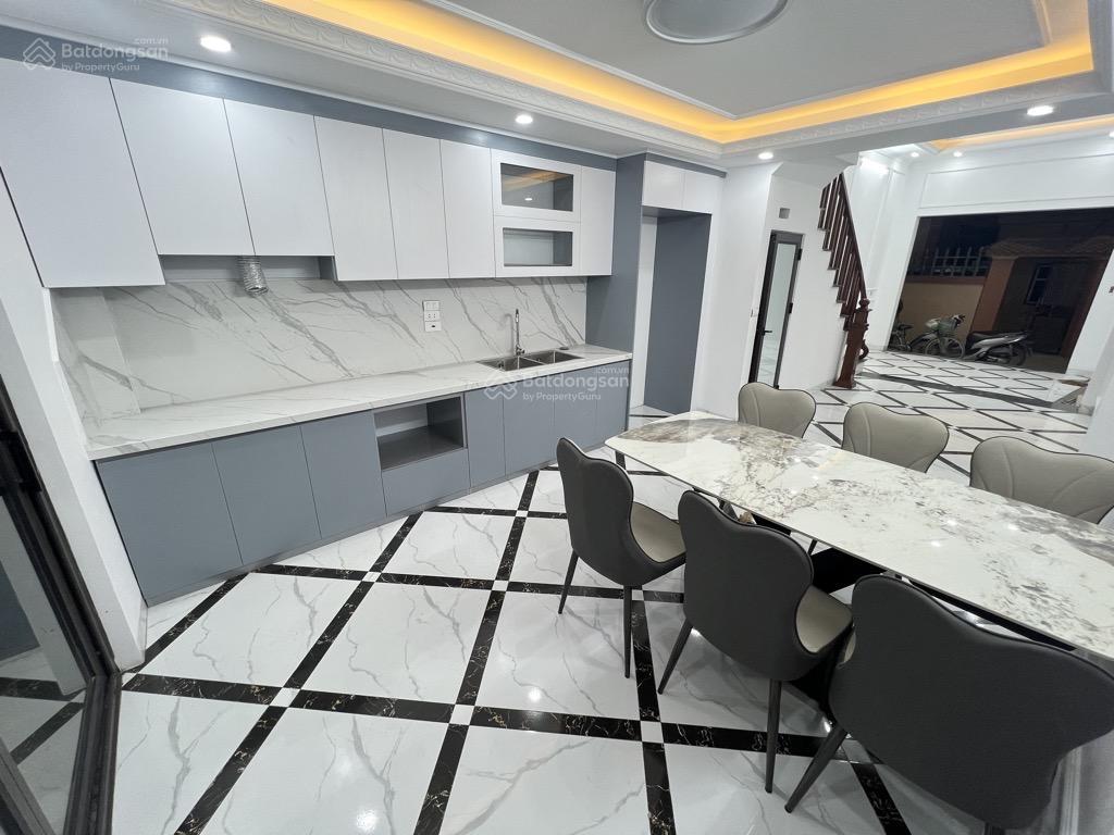Chính chủ gửi bán. nhà 50m2 có gác lửng đẹp như hình. nhà full nội thất