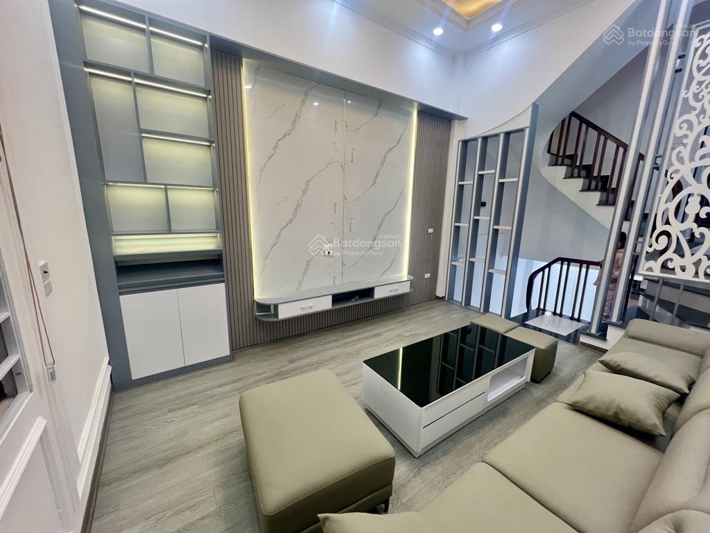 Chính chủ gửi bán. nhà 50m2 có gác lửng đẹp như hình. nhà full nội thất