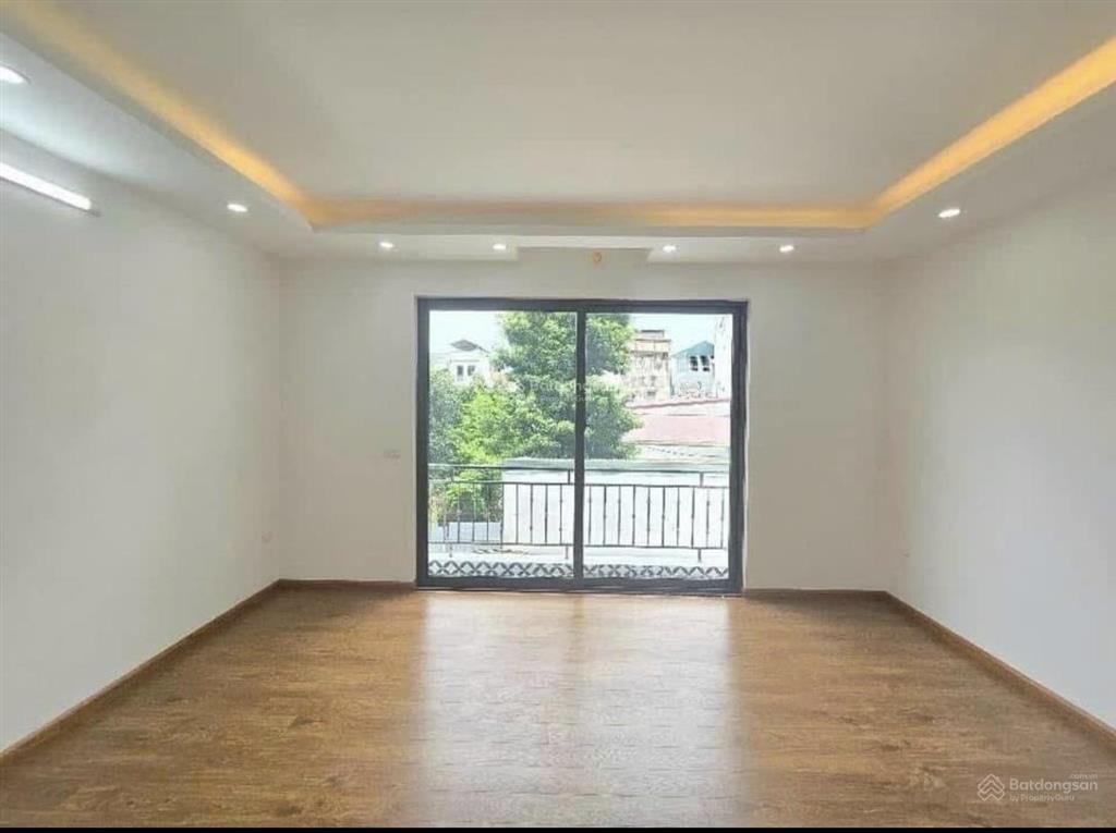 Chính chủ nhờ bán căn nhà mới 60m2 4 tầng. mặt tiền 5m chủ cần bán gấp. cho con đi du học