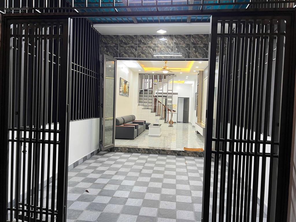 Chính chủ nhờ bán căn nhà mới 60m2 4 tầng. mặt tiền 5m chủ cần bán gấp. cho con đi du học