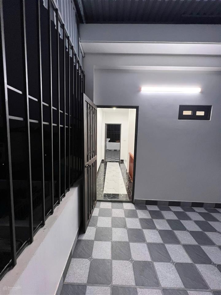 Chính chủ nhờ bán căn nhà mới 60m2 4 tầng. mặt tiền 5m chủ cần bán gấp. cho con đi du học