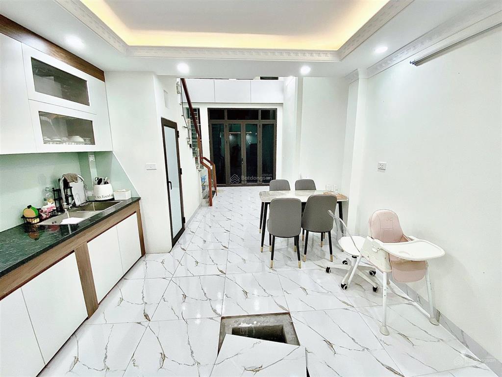 Bán nhà 5 tầng  lô góc siêu thoáng  chỉ việc xách vali về ở! vị trí đẹp  thanh trì