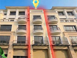 Shophouse mặt đại lộ, sát ngã tư lớn nhất dự án, xung quanh là 50 tòa chung cư của masterise và mik