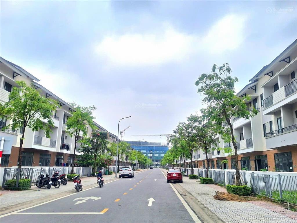 Mua ngay căn góc biệt thự giá rẻ , cách long biên hn 6km. ân hạn lãi suất 2 năm. chiết khấu 10%.