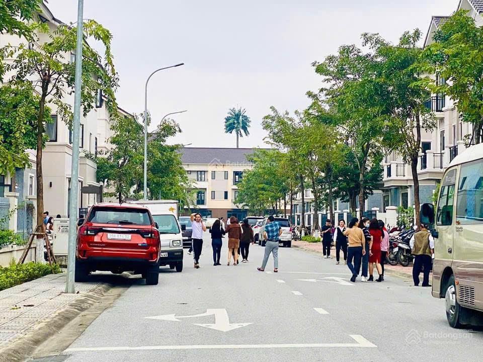 Mua ngay căn góc biệt thự giá rẻ , cách long biên hn 6km. ân hạn lãi suất 2 năm. chiết khấu 10%.