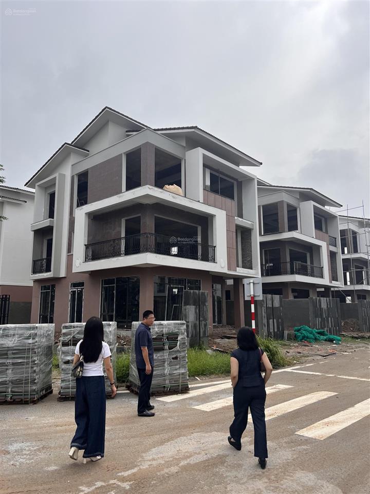 Hiếm có 1 căn góc biệt thự giá cđt cách long biên hn 6km. ck 10%. ân hạn gốc lãi 24 tháng.