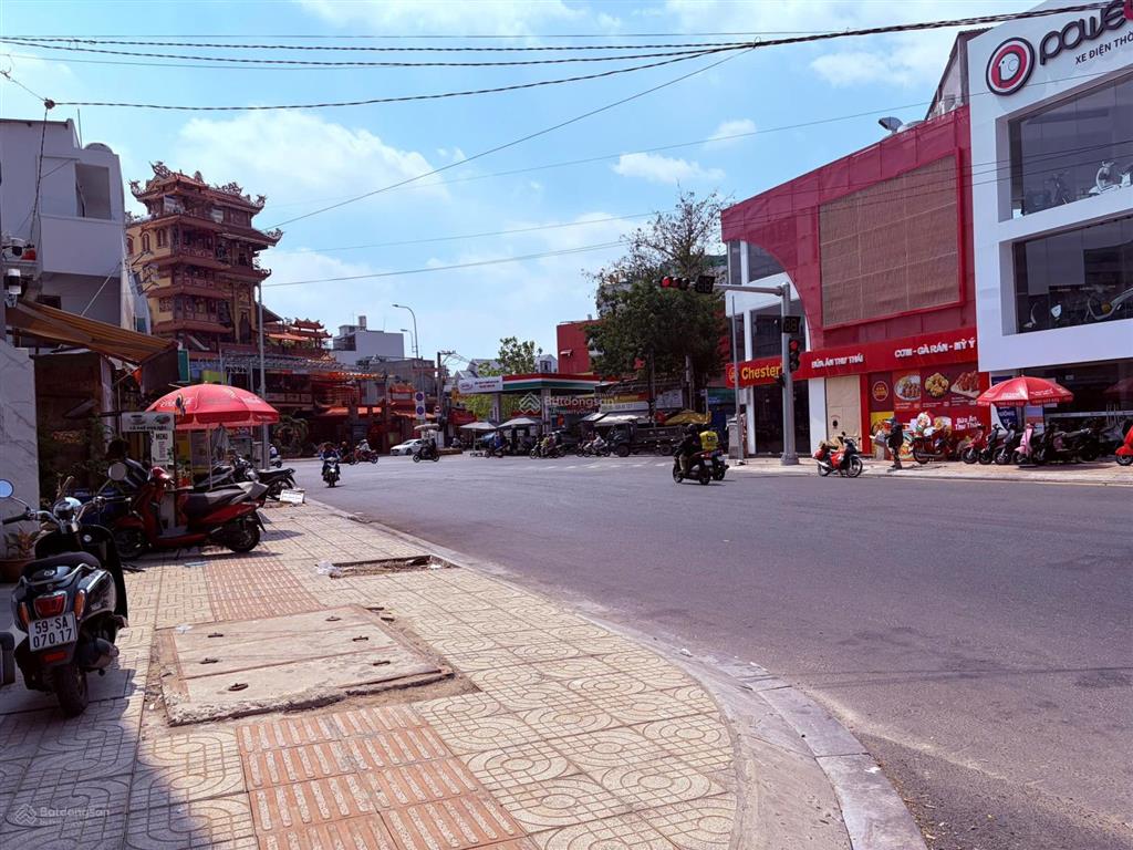 Nhà chu văn an  bình thạnh  ngang 7m 137m dòng tiền 20tr/tháng 18,x tỷ