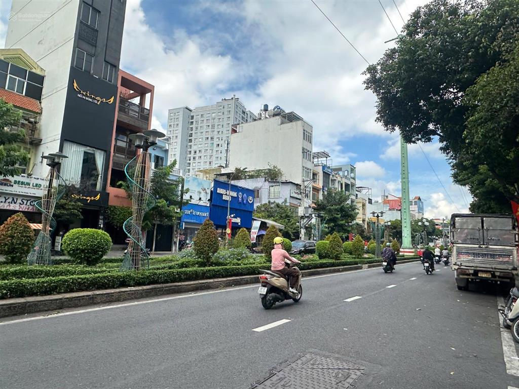 Gía chỉ 8.2 tỷ .huỳnh văn bánh, p. 14, q. phú nhuận  dt 3.5x13.4m  cn 45.2m2  kc 3t