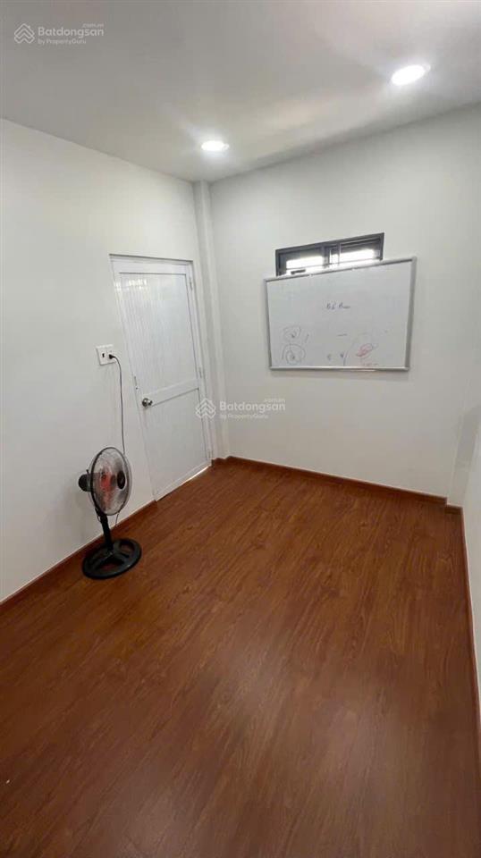 Bán nhà q. phú nhuận, gía chỉ 6.8 tỷ. hxh. dt 48m2. 4.15x11.5. phan đình phùng, ngay cầu kiệu.