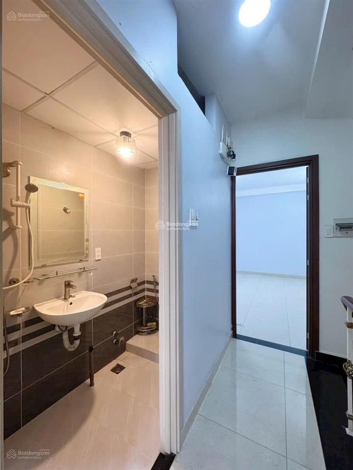 Bán nhà q. phú nhuận, gía chỉ 6.8 tỷ. hxh. dt 48m2. 4.15x11.5. phan đình phùng, ngay cầu kiệu.