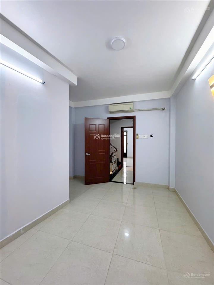 Bán nhà q. phú nhuận, gía chỉ 6.8 tỷ. hxh. dt 48m2. 4.15x11.5. phan đình phùng, ngay cầu kiệu.