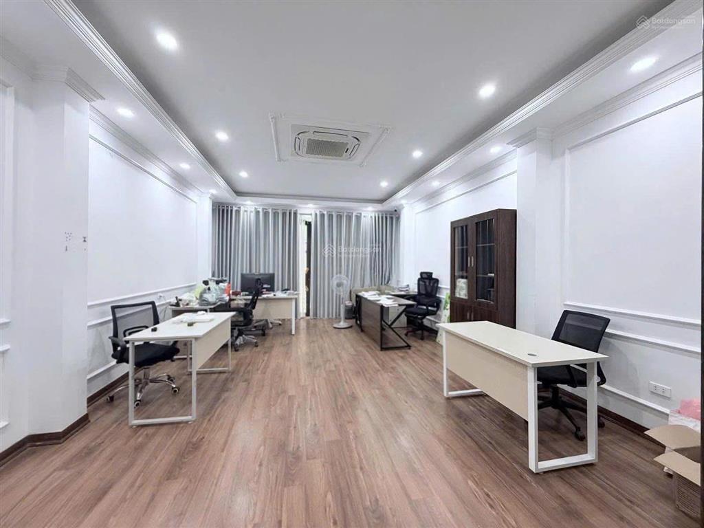 Cho thuê nhà trung yên  gần vũ phạm hàm  khu văn phòng cực hot35tr ô tô đỗ cửa