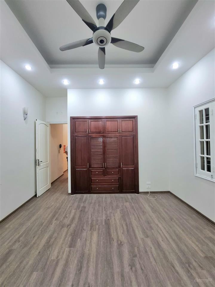 Chính chủ cho thuê nhà phân lô nguỵ như kon tum  nguyễn huy tưởng, 60m2x5t oto đỗ cửa, 18tr