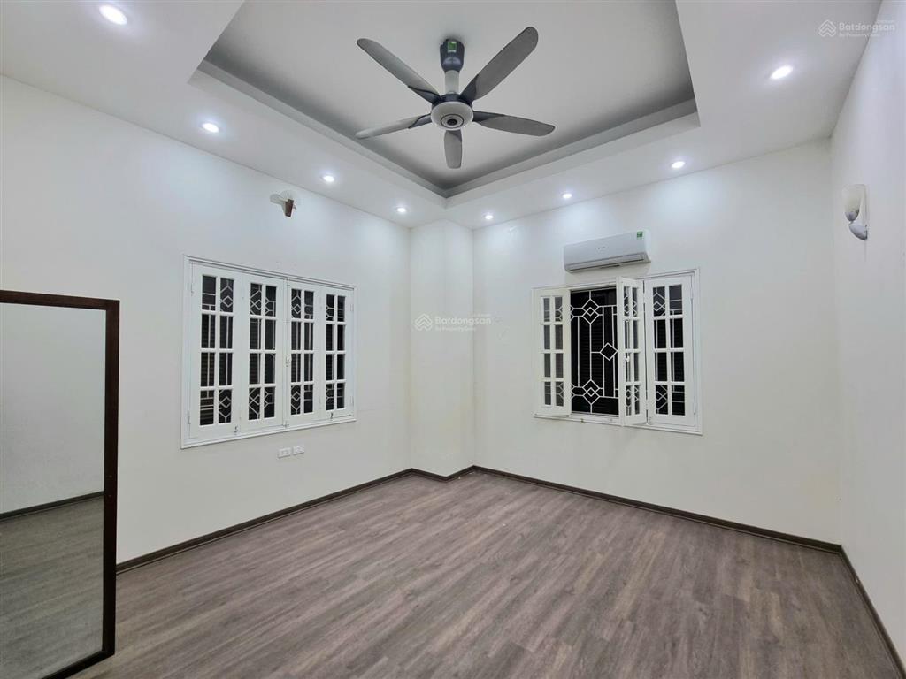 Chính chủ cho thuê nhà phân lô nguỵ như kon tum  nguyễn huy tưởng, 60m2x5t oto đỗ cửa, 18tr