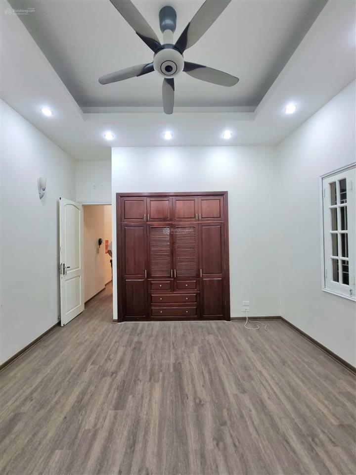 Cho thuê nhà nguyễn chí thanh  láng  đống đa  ô tô đỗ cửa  kinh doanh kết hợp ở  15tr