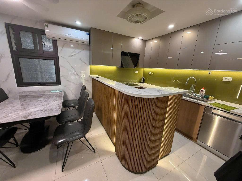 Cho thuê nhà nguyễn chí thanh  láng  đống đa  ô tô đỗ cửa  kinh doanh kết hợp ở  15tr