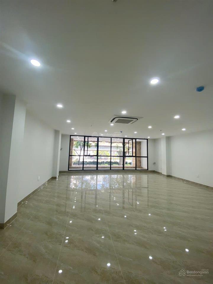 Cho thuê nhà quan nhân thông sàn  thang máy  ô tô đỗ cửa  kinh doanh tốt 50tr