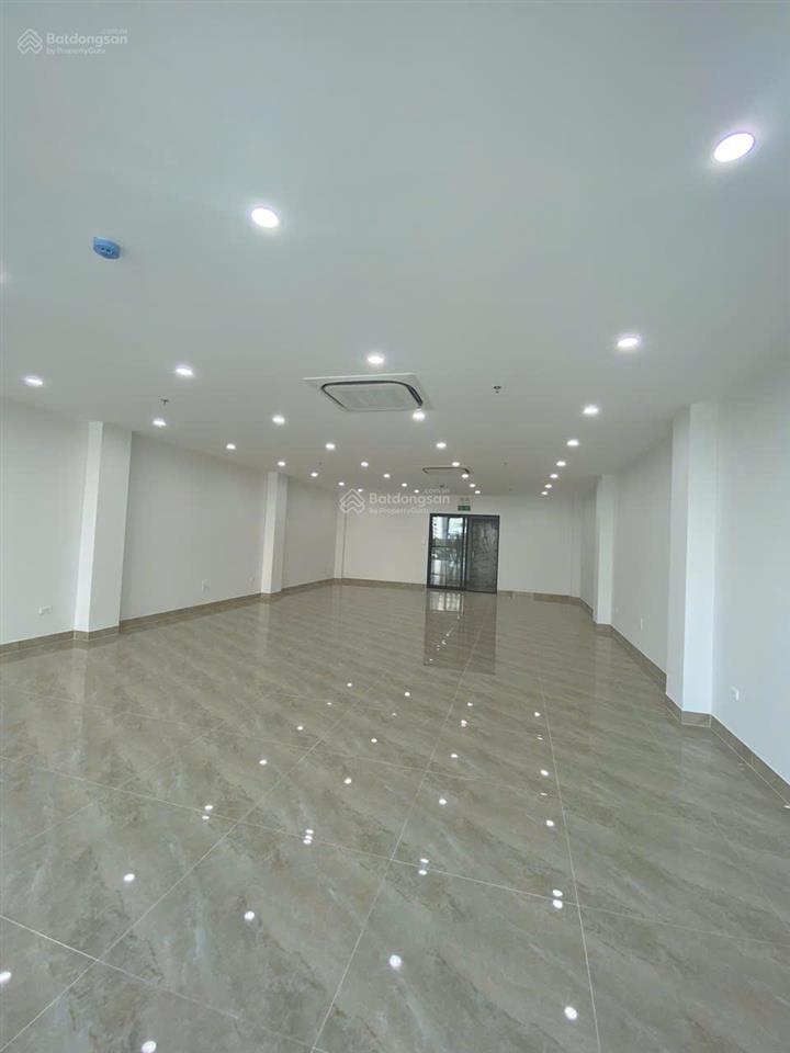 Cho thuê nhà quan nhân thông sàn  thang máy  ô tô đỗ cửa  kinh doanh tốt 50tr